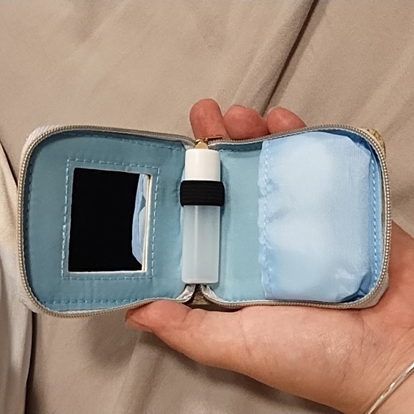 Kitty contact lens/solution travel case - Picture 3 of 4